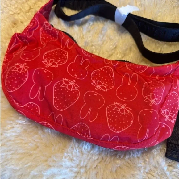 BAGGU Miffy UO Urban Outfitters Small Crescent Crossbody Bag Purse BNWT - Picture 5 of 7